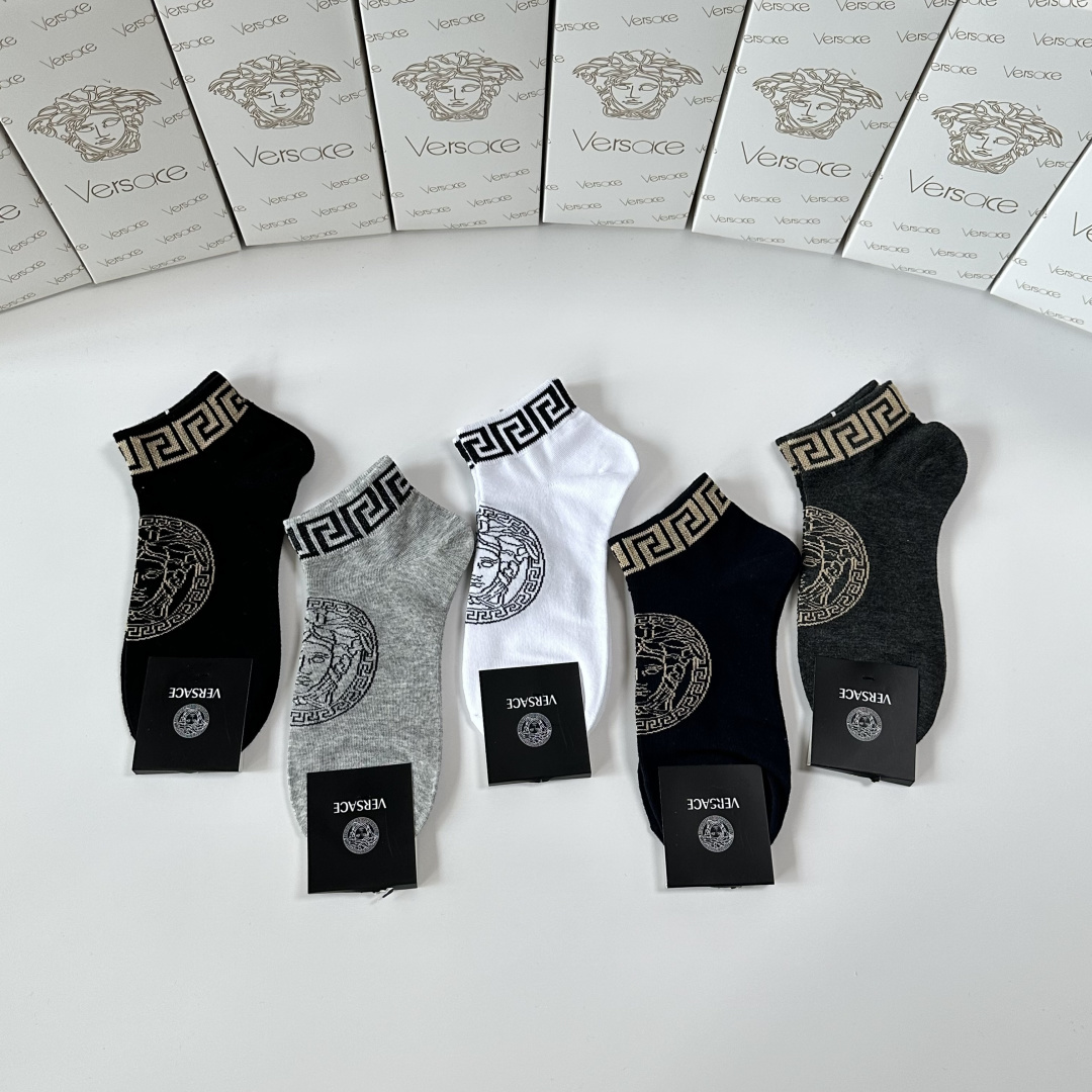 💛配专柜包装 VERSACE（范思哲） 新款中短款堆堆袜袜子！一盒五双，专柜同步筒袜袜子，💛大牌出街，潮人必备。超好搭