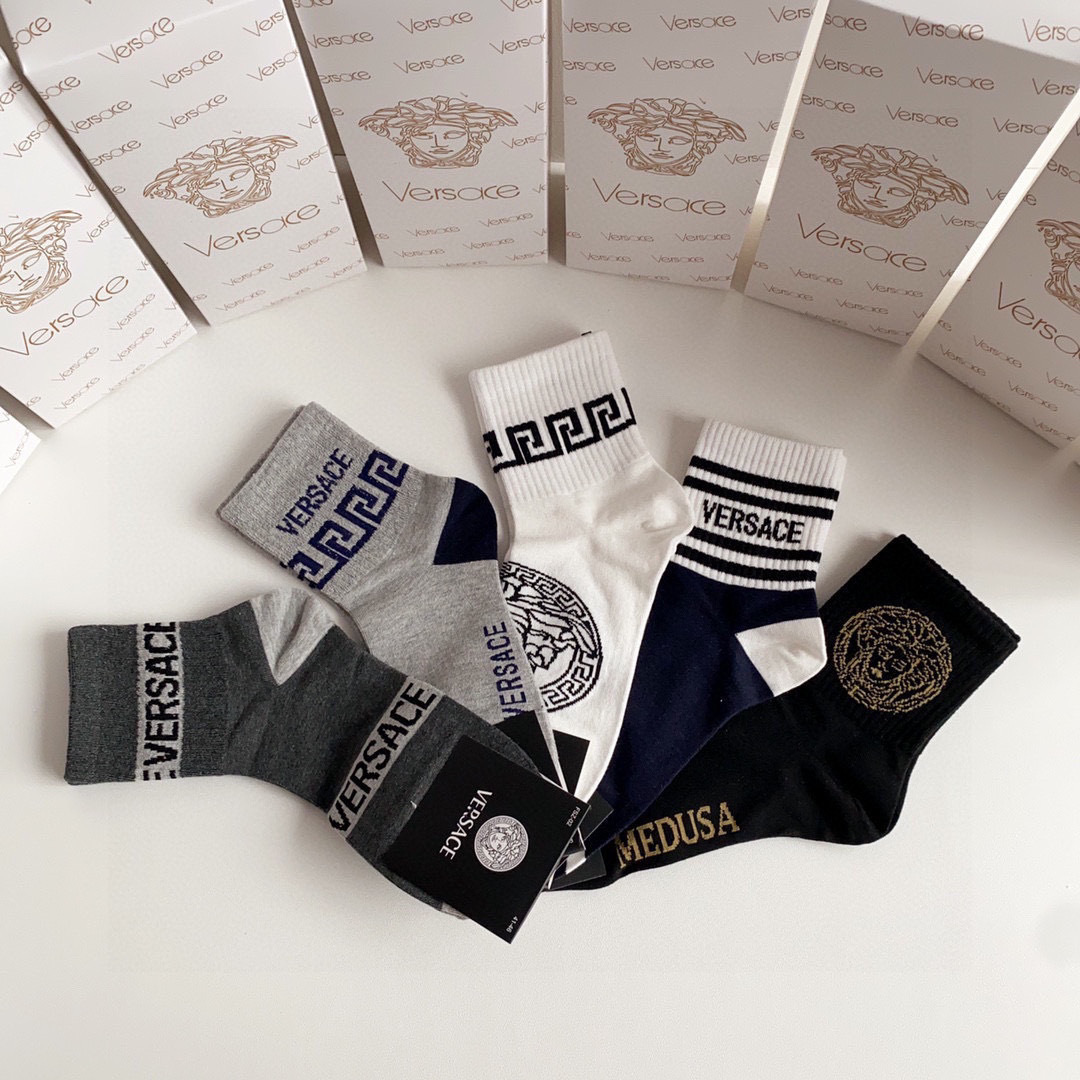 💛配包装 VERSACE（范思哲）新款经典中长款堆堆袜袜子！一盒五双， 专柜同步筒袜袜子，💛大牌出街，潮人必备。超好搭。