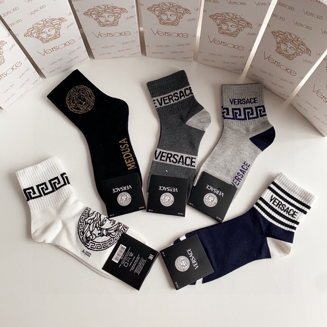 💛配包装 VERSACE（范思哲）新款经典中长款堆堆袜袜子！一盒五双， 专柜同步筒袜袜子，💛大牌出街，潮人必备。超好搭。