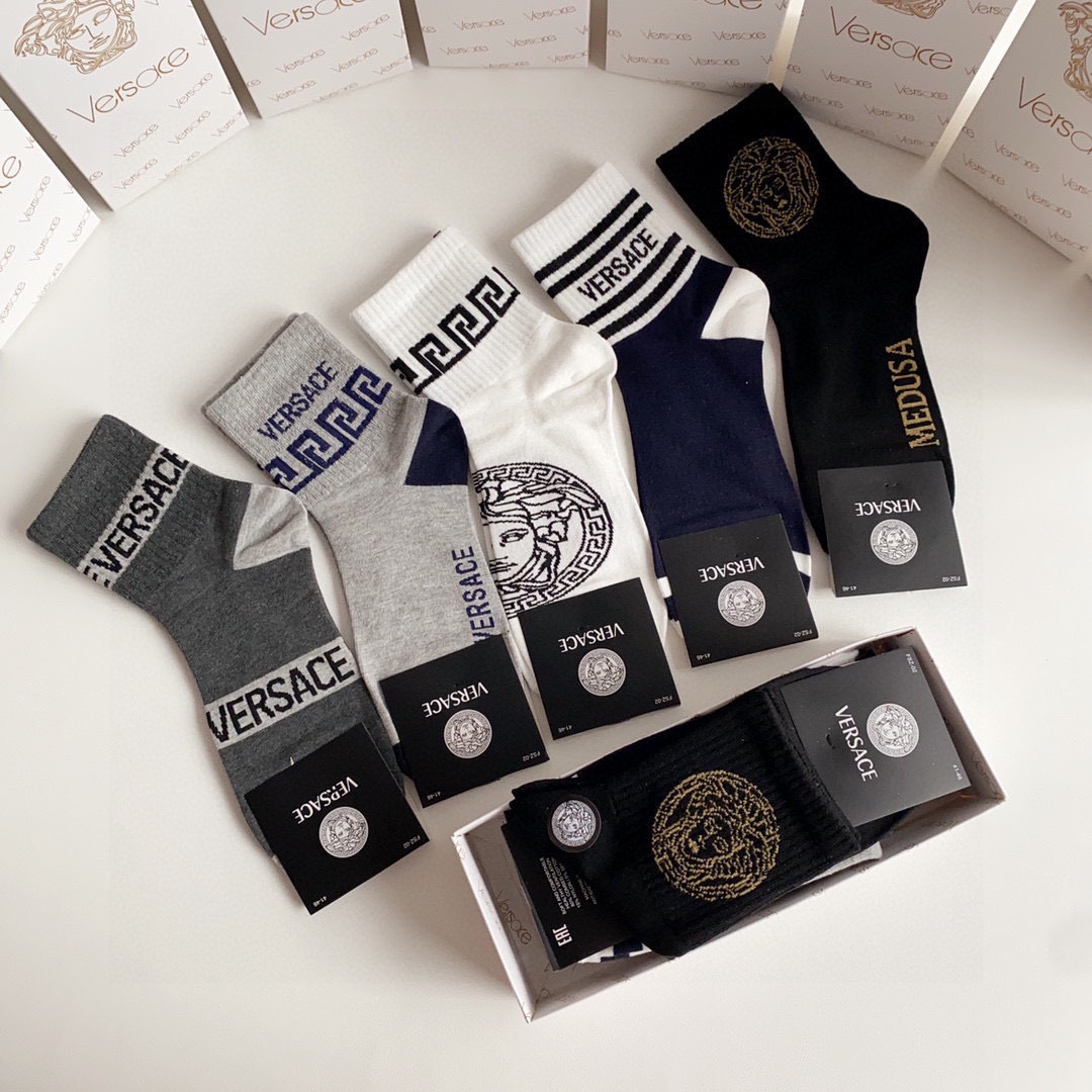 💛配包装 VERSACE（范思哲）新款经典中长款堆堆袜袜子！一盒五双， 专柜同步筒袜袜子，💛大牌出街，潮人必备。超好搭。