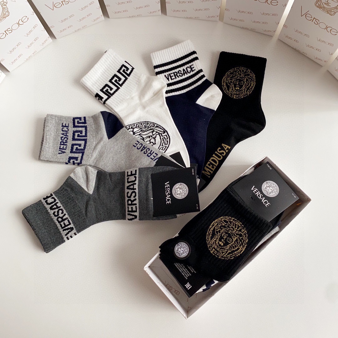 💛配包装 VERSACE（范思哲）新款经典中长款堆堆袜袜子！一盒五双， 专柜同步筒袜袜子，💛大牌出街，潮人必备。超好搭。