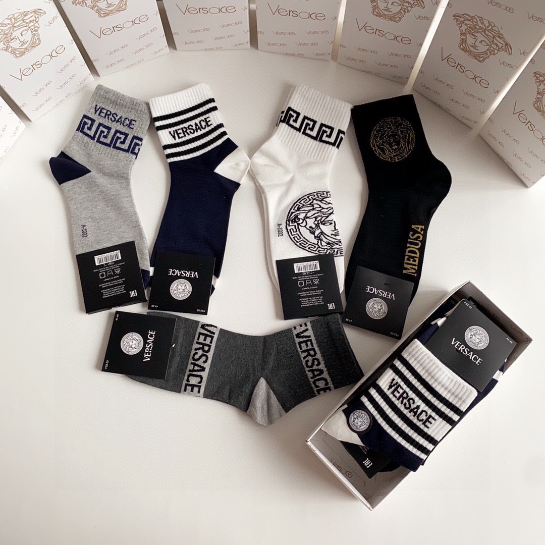 💛配包装 VERSACE（范思哲）新款经典中长款堆堆袜袜子！一盒五双， 专柜同步筒袜袜子，💛大牌出街，潮人必备。超好搭。