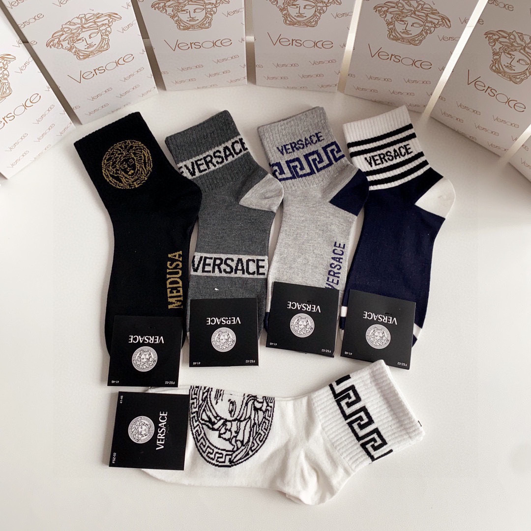 💛配包装 VERSACE（范思哲）新款经典中长款堆堆袜袜子！一盒五双， 专柜同步筒袜袜子，💛大牌出街，潮人必备。超好搭。