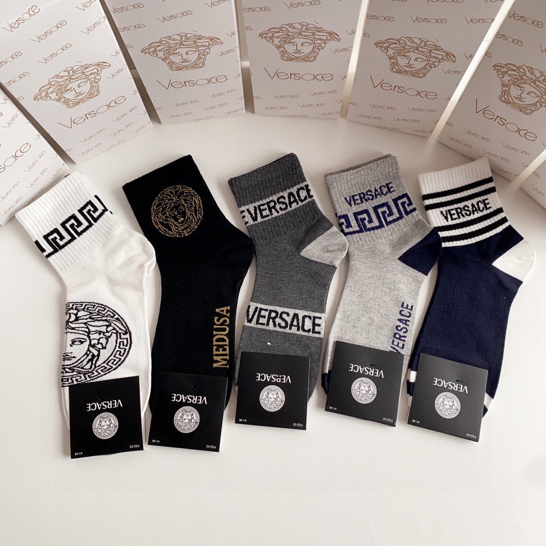 💛配包装 VERSACE（范思哲）新款经典中长款堆堆袜袜子！一盒五双， 专柜同步筒袜袜子，💛大牌出街，潮人必备。超好搭。