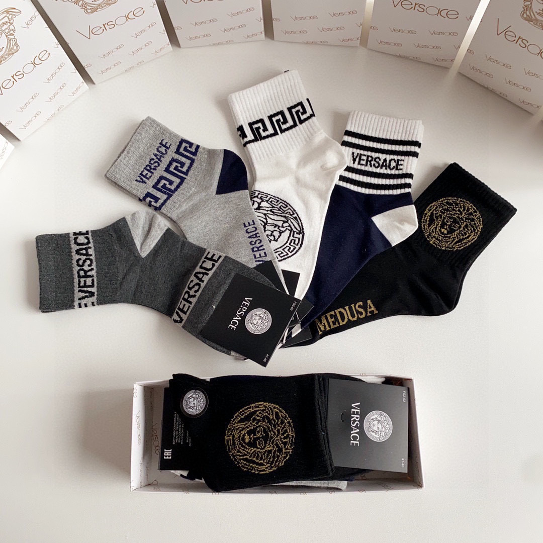 💛配包装 VERSACE（范思哲）新款经典中长款堆堆袜袜子！一盒五双， 专柜同步筒袜袜子，💛大牌出街，潮人必备。超好搭。