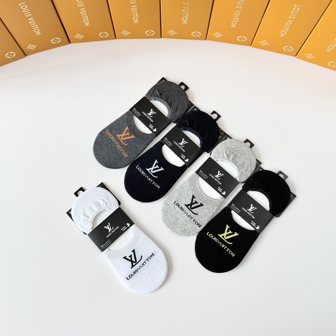 💛配专柜包装 LV（路易威登）新款船袜堆堆袜袜子！一盒五双，专柜同步筒袜袜子，💛大牌出街，潮人必备。超好搭