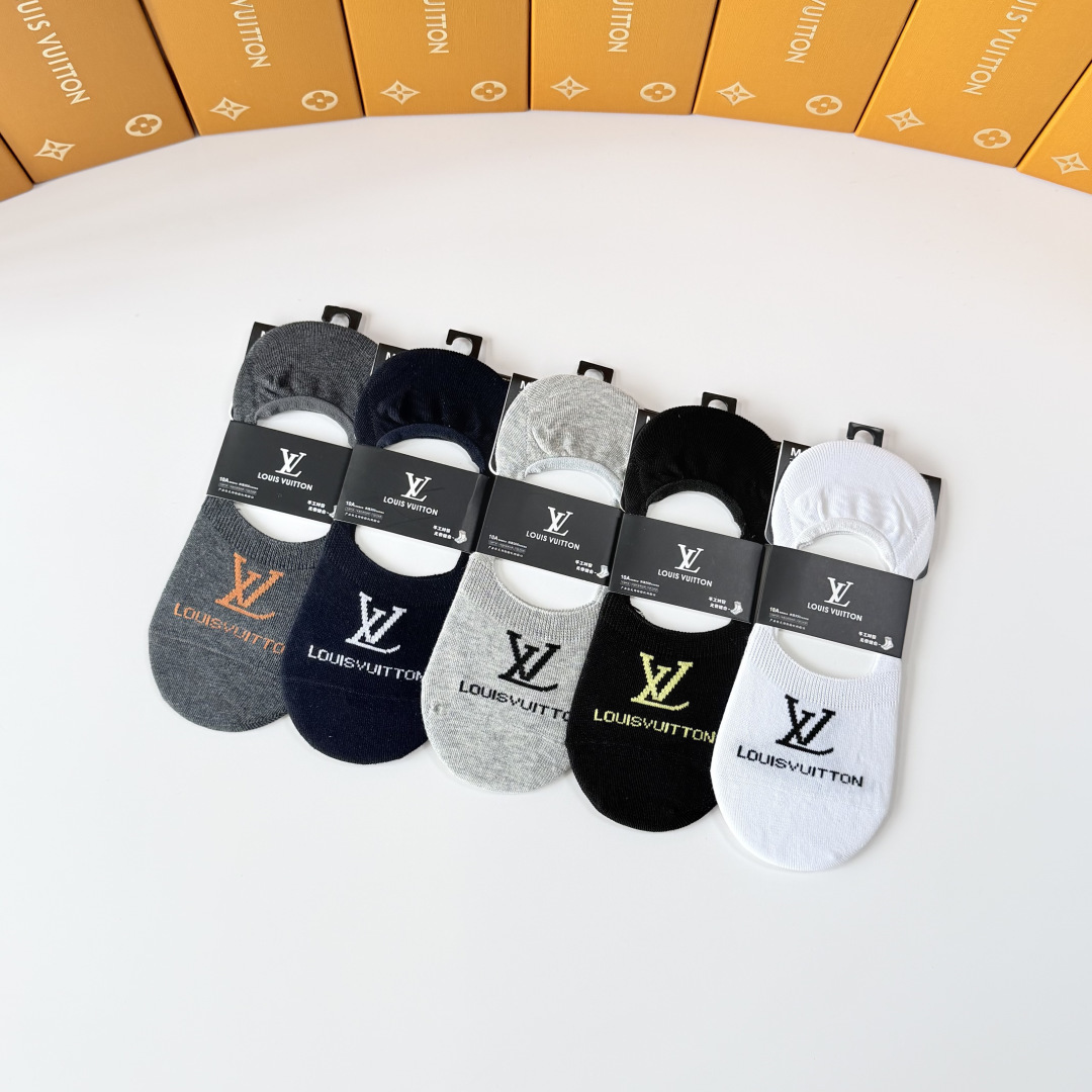 💛配专柜包装 LV（路易威登）新款船袜堆堆袜袜子！一盒五双，专柜同步筒袜袜子，💛大牌出街，潮人必备。超好搭