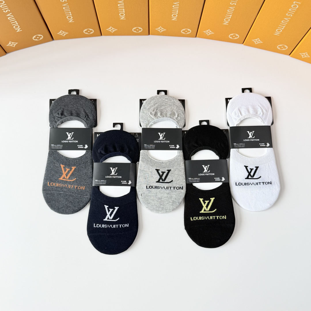 💛配专柜包装 LV（路易威登）新款船袜堆堆袜袜子！一盒五双，专柜同步筒袜袜子，💛大牌出街，潮人必备。超好搭