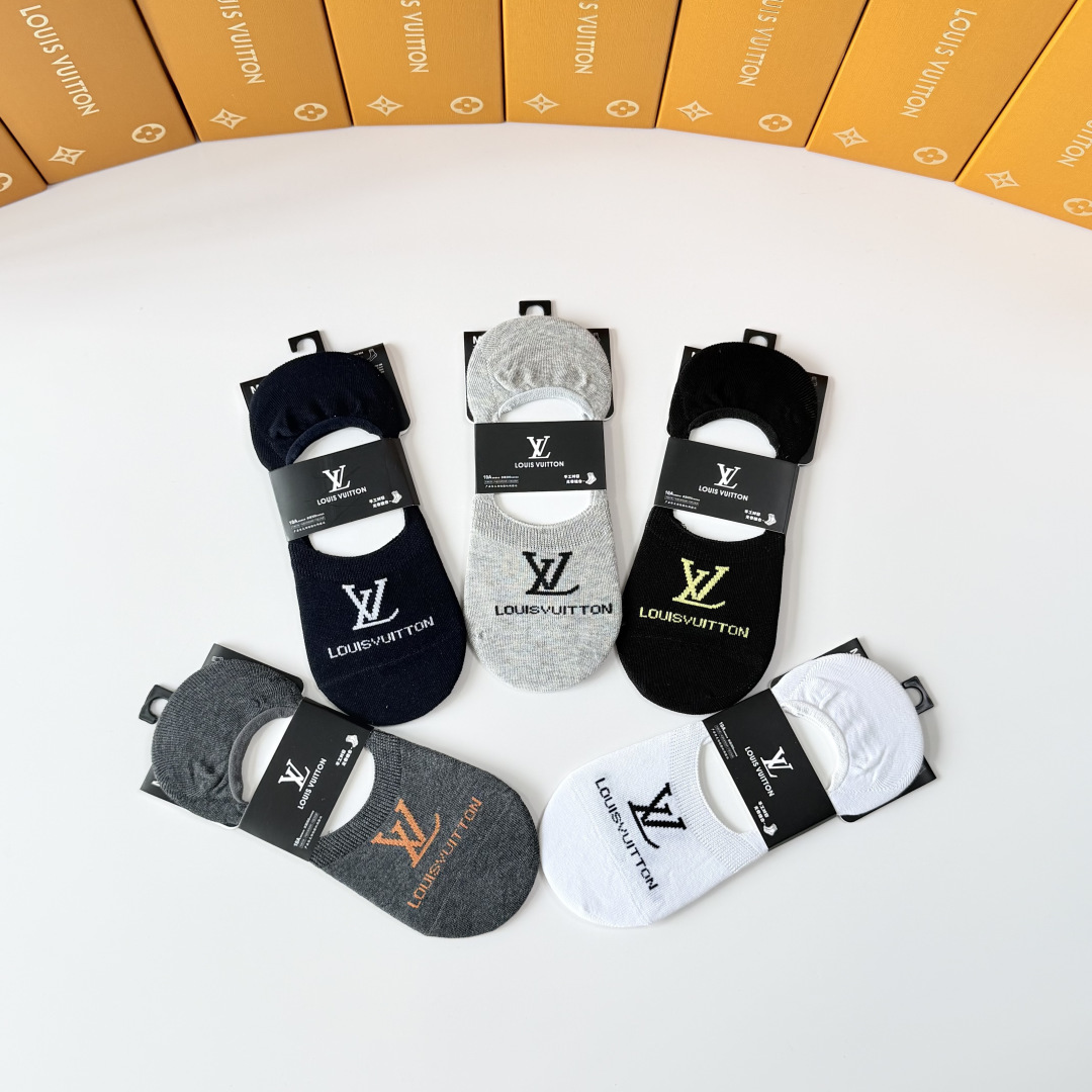 💛配专柜包装 LV（路易威登）新款船袜堆堆袜袜子！一盒五双，专柜同步筒袜袜子，💛大牌出街，潮人必备。超好搭