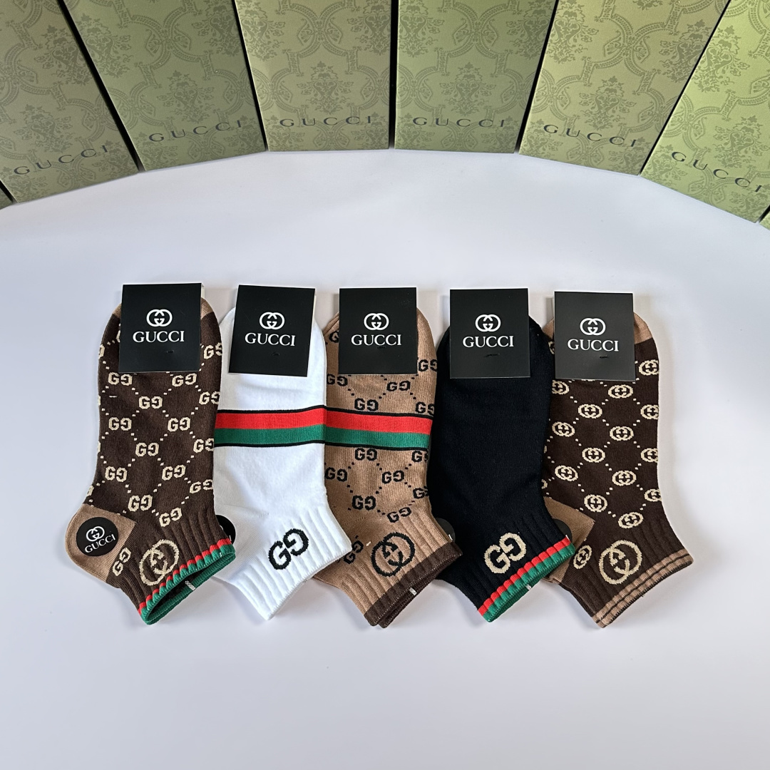 💛配专柜包装 Gucci（古驰）新款中短款堆堆袜袜子！一盒五双，专柜同步筒袜袜子，💛大牌出街，潮人必备。超好搭