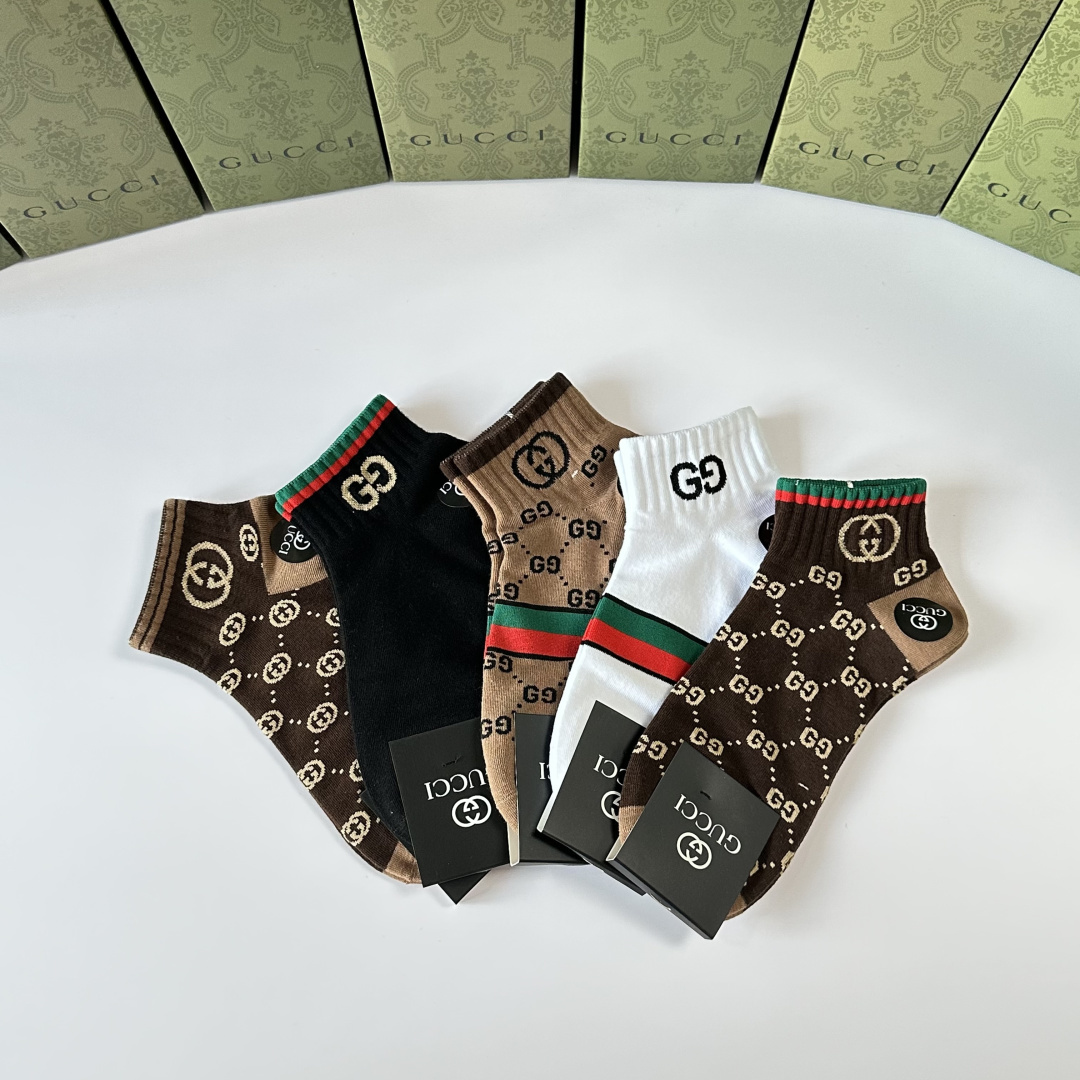 💛配专柜包装 Gucci（古驰）新款中短款堆堆袜袜子！一盒五双，专柜同步筒袜袜子，💛大牌出街，潮人必备。超好搭