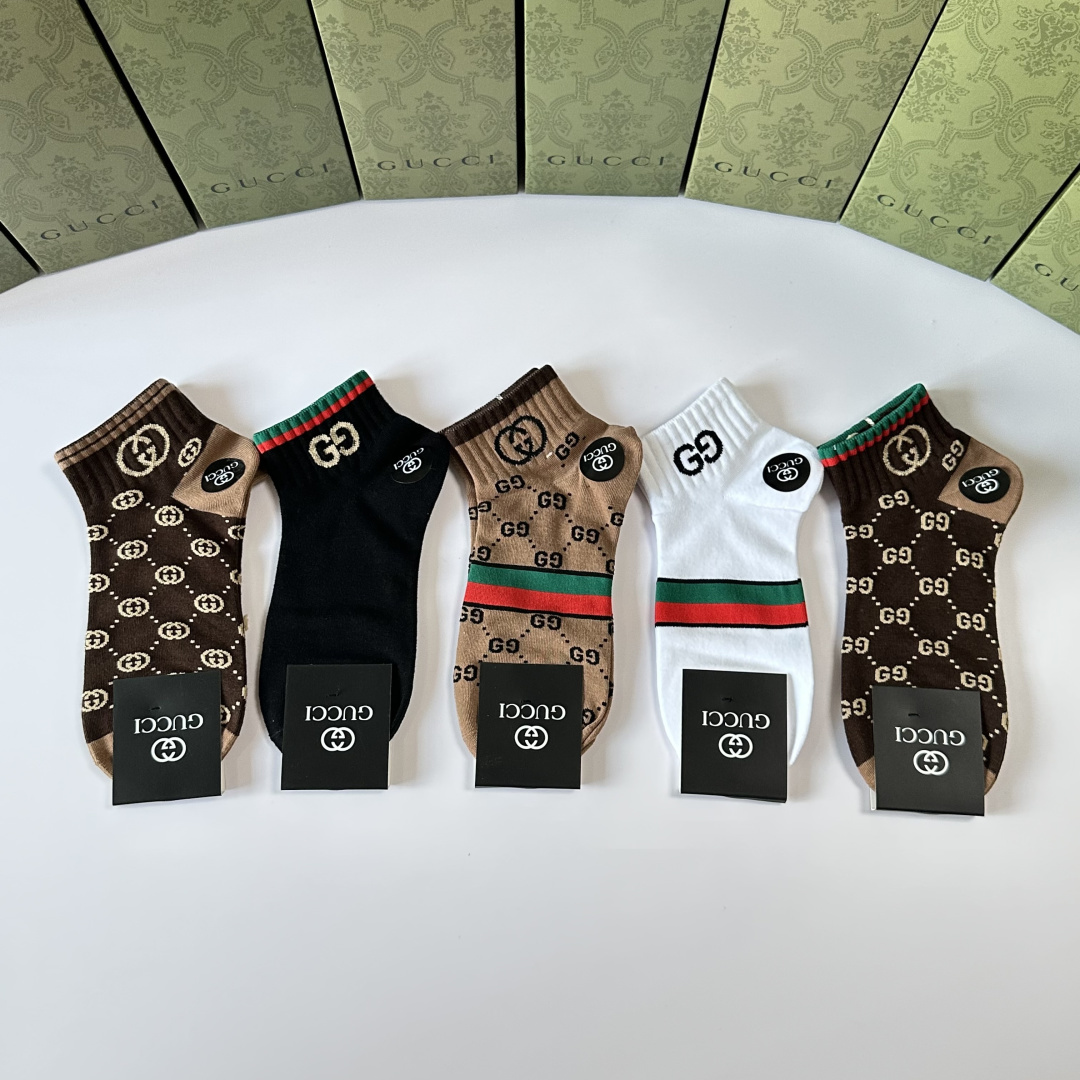 💛配专柜包装 Gucci（古驰）新款中短款堆堆袜袜子！一盒五双，专柜同步筒袜袜子，💛大牌出街，潮人必备。超好搭