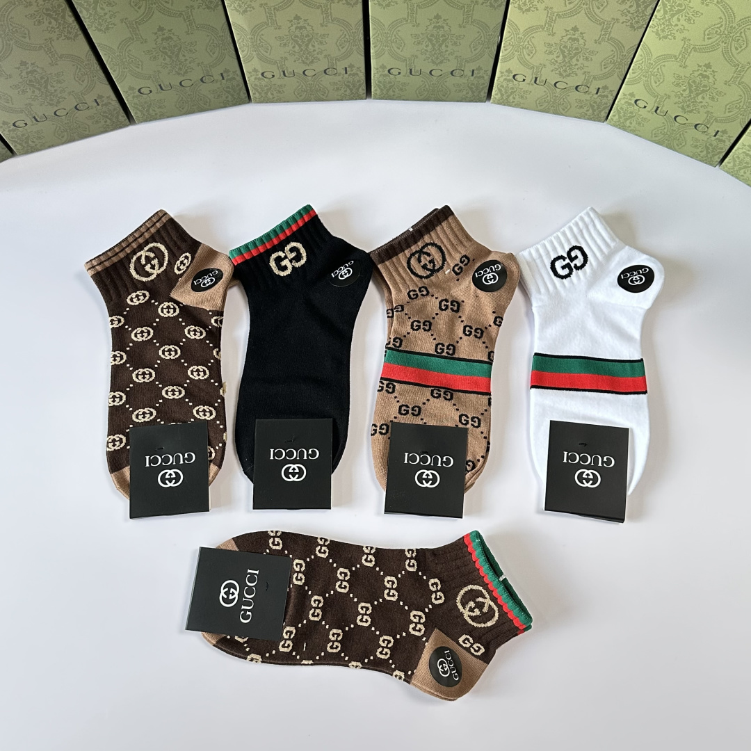 💛配专柜包装 Gucci（古驰）新款中短款堆堆袜袜子！一盒五双，专柜同步筒袜袜子，💛大牌出街，潮人必备。超好搭