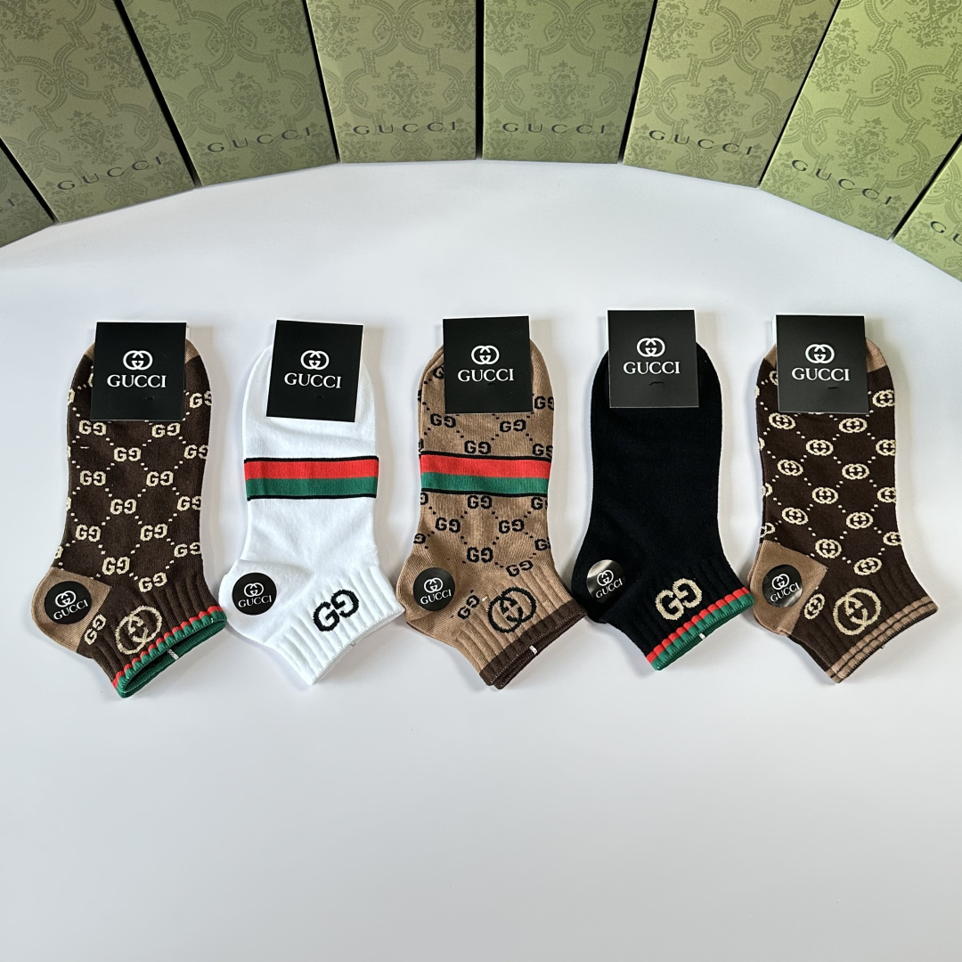 💛配专柜包装 Gucci（古驰）新款中短款堆堆袜袜子！一盒五双，专柜同步筒袜袜子，💛大牌出街，潮人必备。超好搭