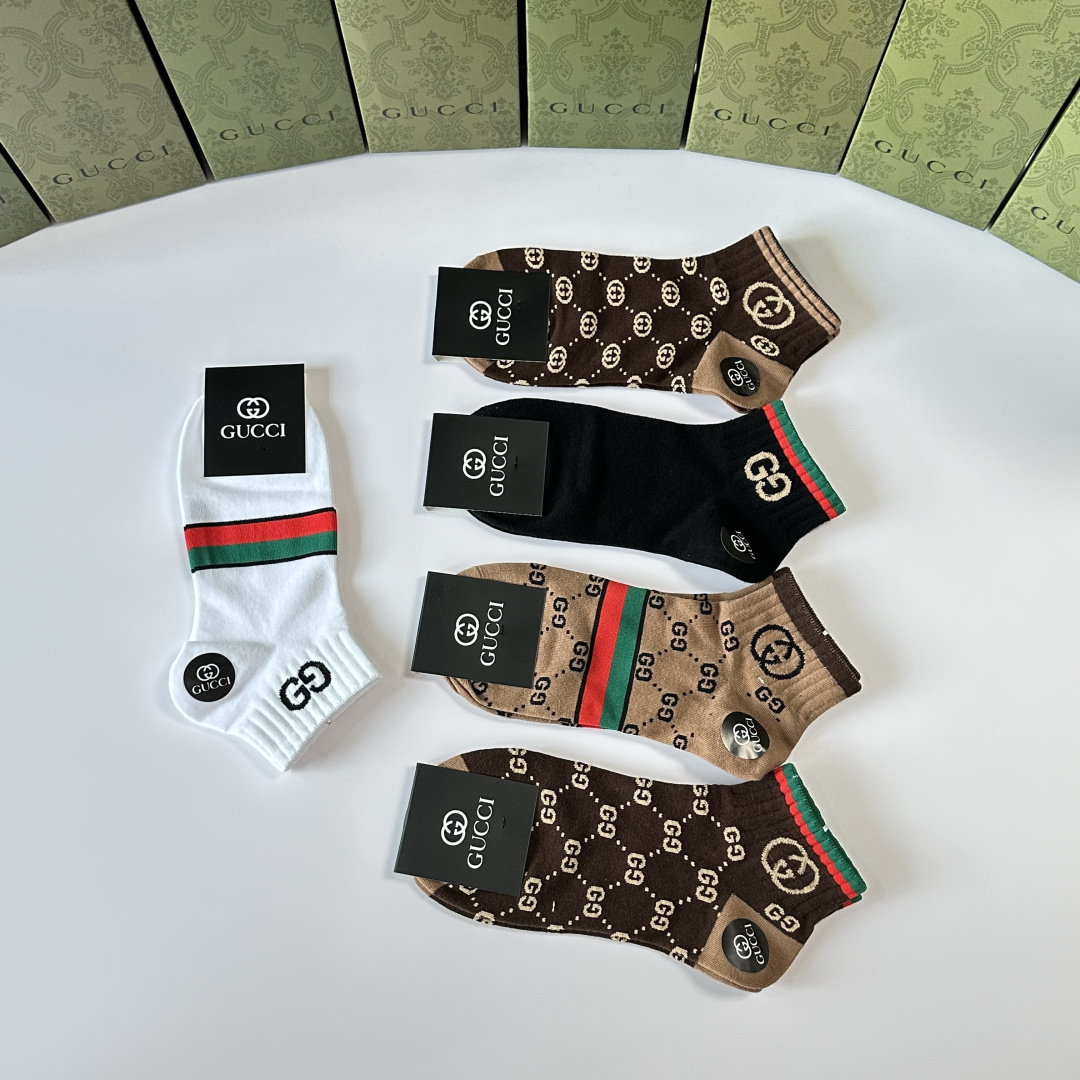 💛配专柜包装 Gucci（古驰）新款中短款堆堆袜袜子！一盒五双，专柜同步筒袜袜子，💛大牌出街，潮人必备。超好搭