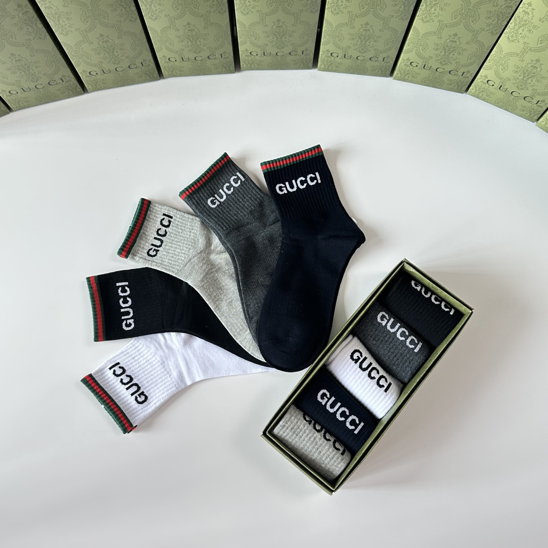 💛配包装 Gucci（古驰）新款经典中长筒袜堆堆袜袜子！一盒五双， 专柜同步筒袜袜子，💛大牌出街，潮人必备。超好搭。