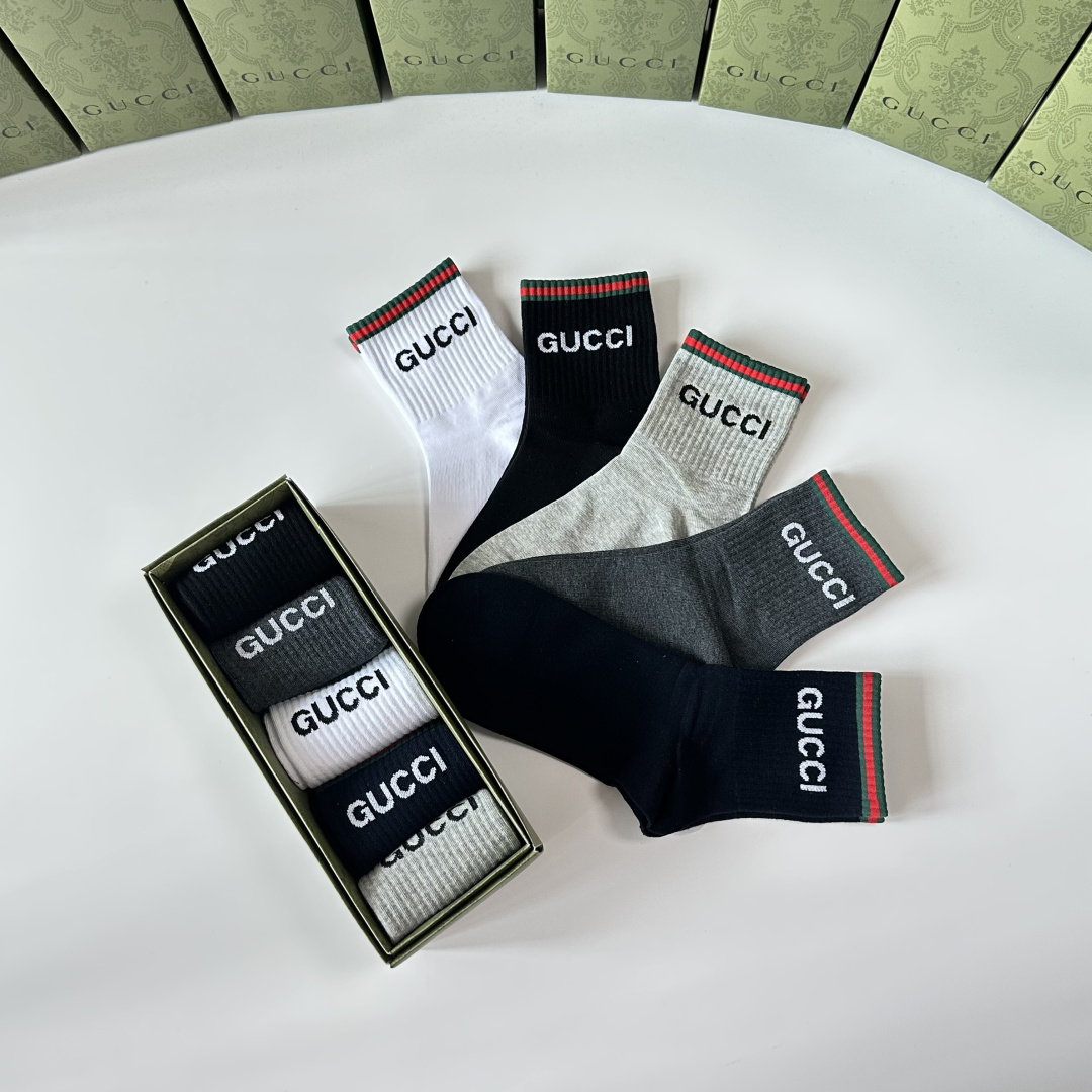 💛配包装 Gucci（古驰）新款经典中长筒袜堆堆袜袜子！一盒五双， 专柜同步筒袜袜子，💛大牌出街，潮人必备。超好搭。