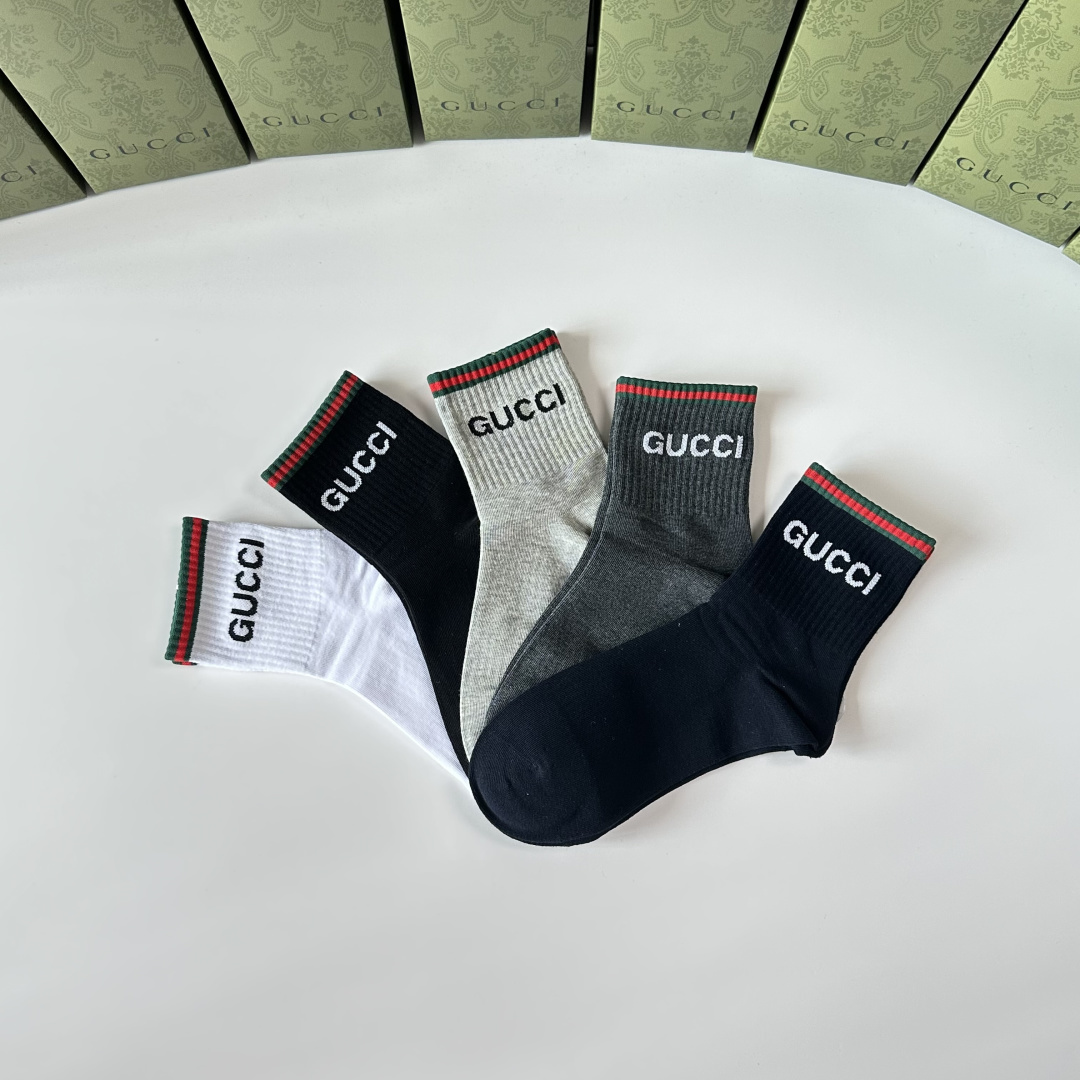 💛配包装 Gucci（古驰）新款经典中长筒袜堆堆袜袜子！一盒五双， 专柜同步筒袜袜子，💛大牌出街，潮人必备。超好搭。