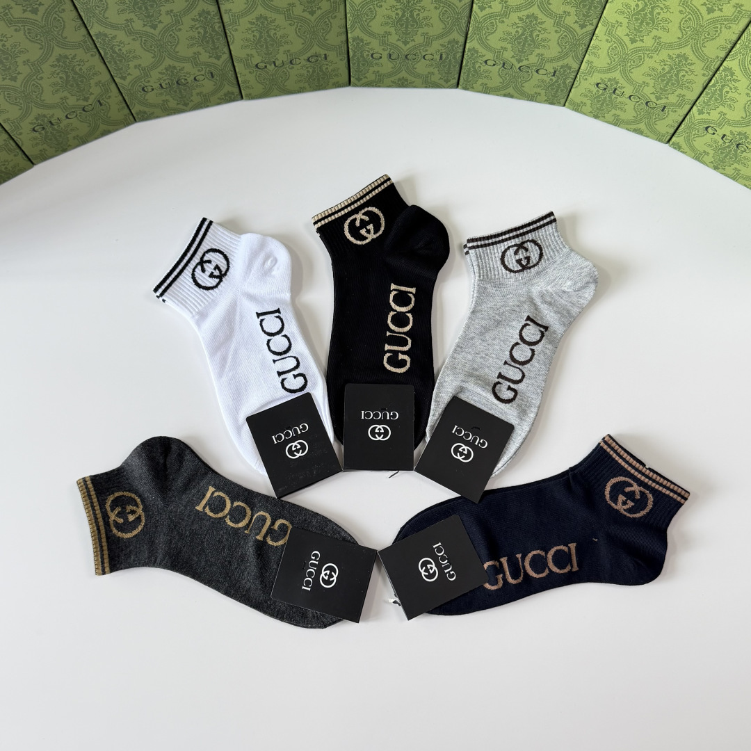 💛配专柜包装 Gucci（古驰）新款中长款堆堆袜袜子！一盒五双，专柜同步筒袜袜子，💛大牌出街，潮人必备。超好搭