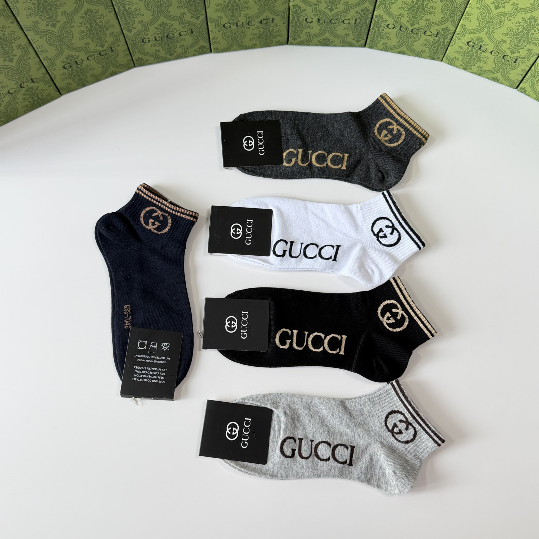 💛配专柜包装 Gucci（古驰）新款中长款堆堆袜袜子！一盒五双，专柜同步筒袜袜子，💛大牌出街，潮人必备。超好搭