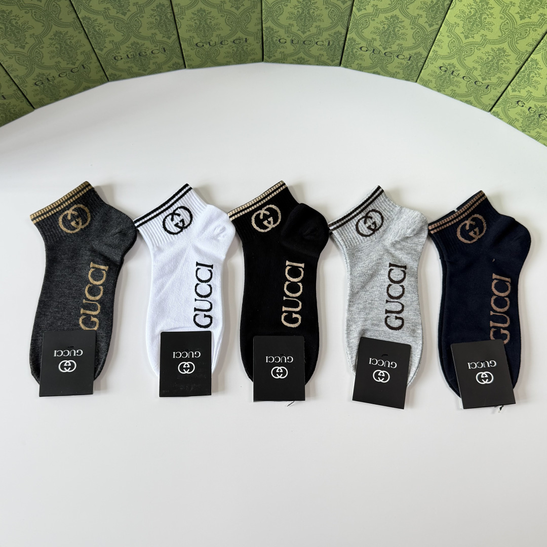 💛配专柜包装 Gucci（古驰）新款中长款堆堆袜袜子！一盒五双，专柜同步筒袜袜子，💛大牌出街，潮人必备。超好搭