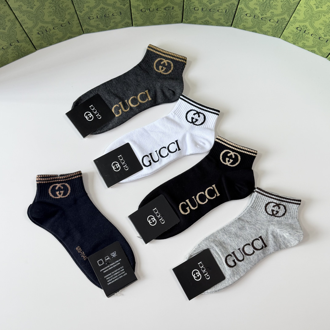 💛配专柜包装 Gucci（古驰）新款中长款堆堆袜袜子！一盒五双，专柜同步筒袜袜子，💛大牌出街，潮人必备。超好搭