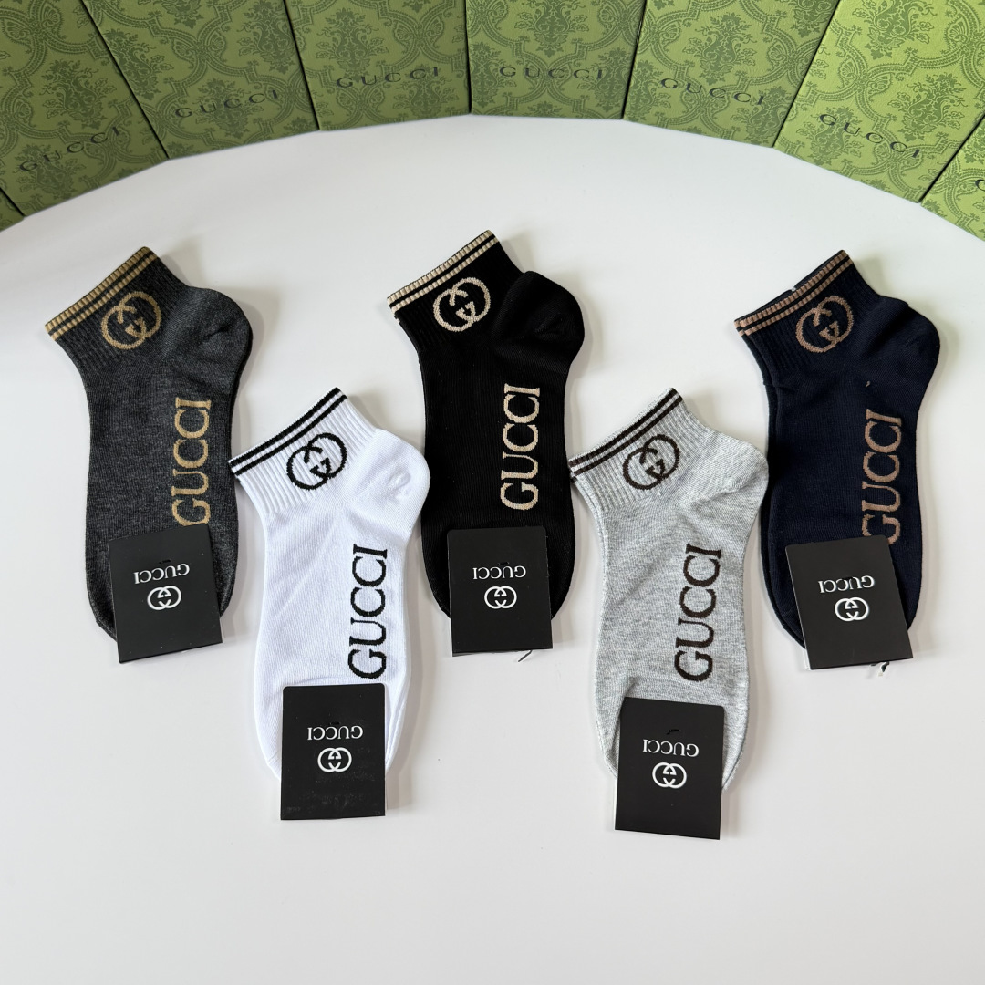 💛配专柜包装 Gucci（古驰）新款中长款堆堆袜袜子！一盒五双，专柜同步筒袜袜子，💛大牌出街，潮人必备。超好搭
