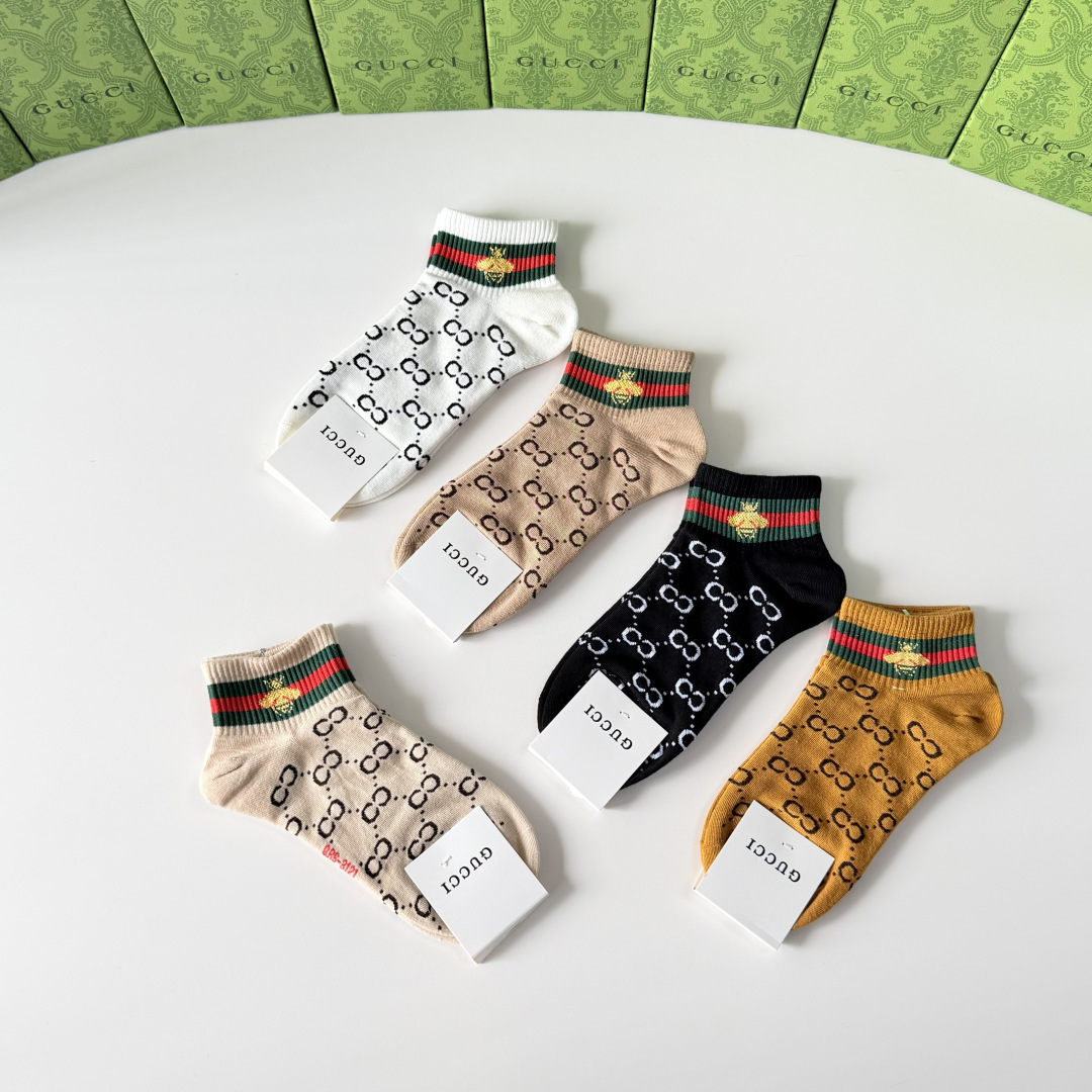 💛配专柜包装 Gucci（古驰）新款中短款堆堆袜袜子！一盒五双，专柜同步筒袜袜子，💛大牌出街，潮人必备。超好搭