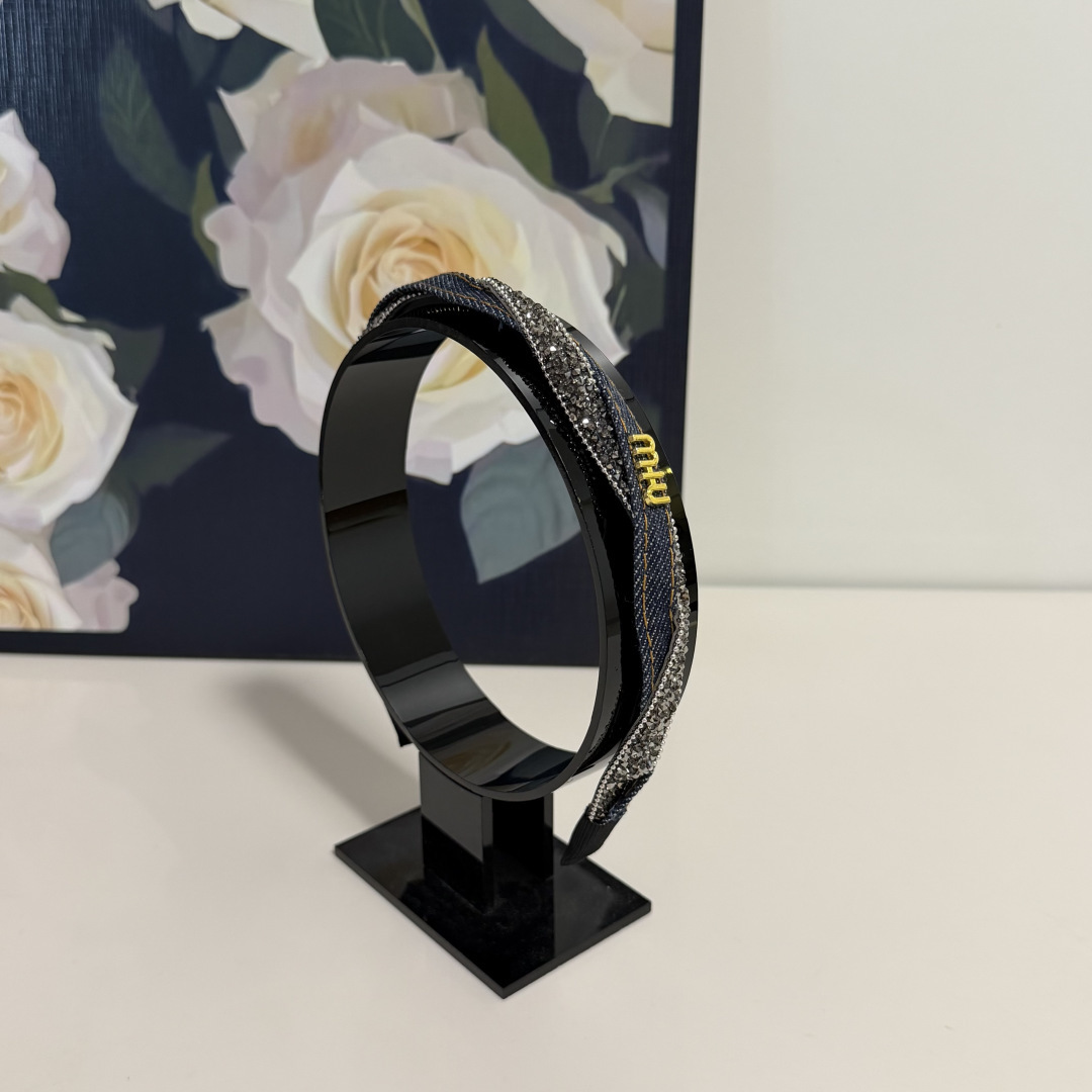 NO:920730,Specially equipped with counter packaging, MiuMiu's latest hairbands. Little fairies can get it now. Special material. No hair. Can be salty or sweet ~ hairpins, hairpins, miumiu, hairpins19860909特 配专柜包装 MiuMiu（缪缪）最新发箍 小仙女快入手 特殊材质 不嘞头 可盐可甜～发夹,发夹,miumiu,hairpins,accessory