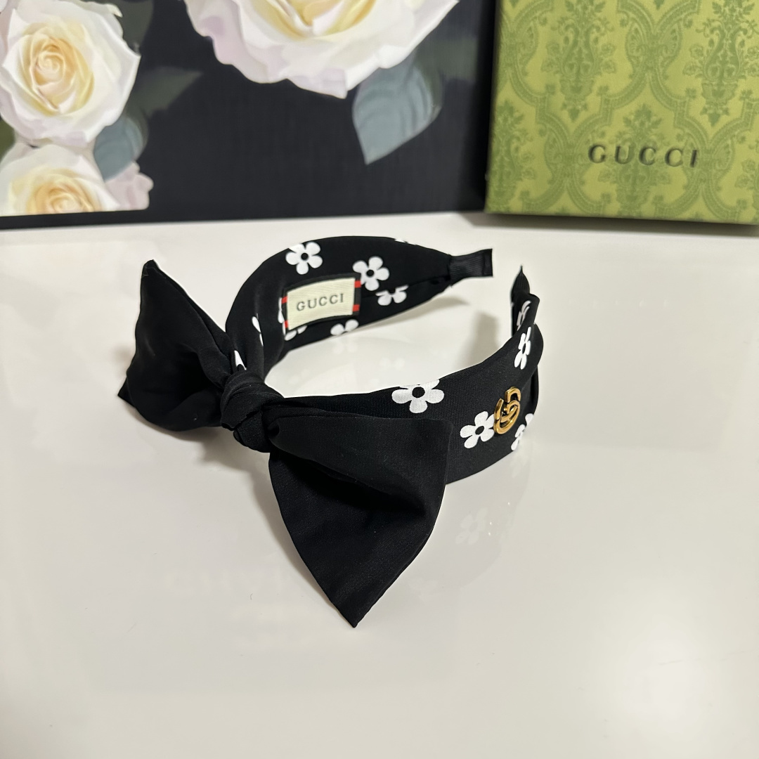 NO:920732,Specially equipped with counter packaging. GUCCI's latest bow flower headband. Little fairies can get it now. Special material. No hair. Can be salty or sweet ~ hairpins, hairpins, gucci, gucci, hairpins19860909特 配专柜包装 GUCCI（古驰）最新蝴蝶结花朵发箍 小仙女快入手 特殊材质 不嘞头 可盐可甜～发夹,发夹,gucci,gucci,hairpins,accessory