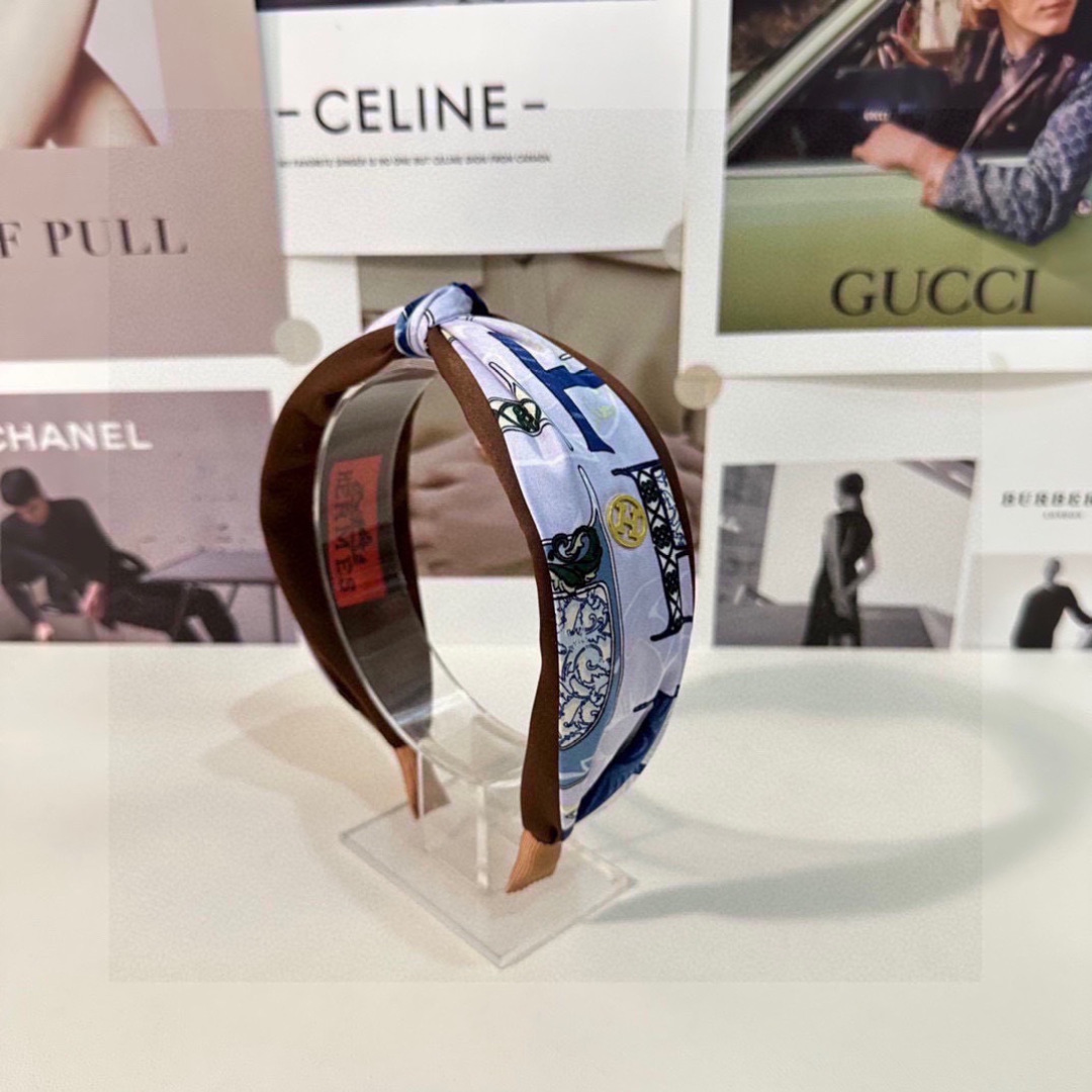 NO:920738,Specially equipped with counter packaging, the latest HERMS hairbands. Little fairies can buy them. Special materials. No hair. Can be salty or sweet ~ hairpins, hairpins, hermes, hermes, hairpins19860909特 配专柜包装 HERMS（爱马仕）最新发箍 小仙女入手 特殊材质 不嘞头 可盐可甜～发夹,发夹,hermes,hermes,hairpins,accessory