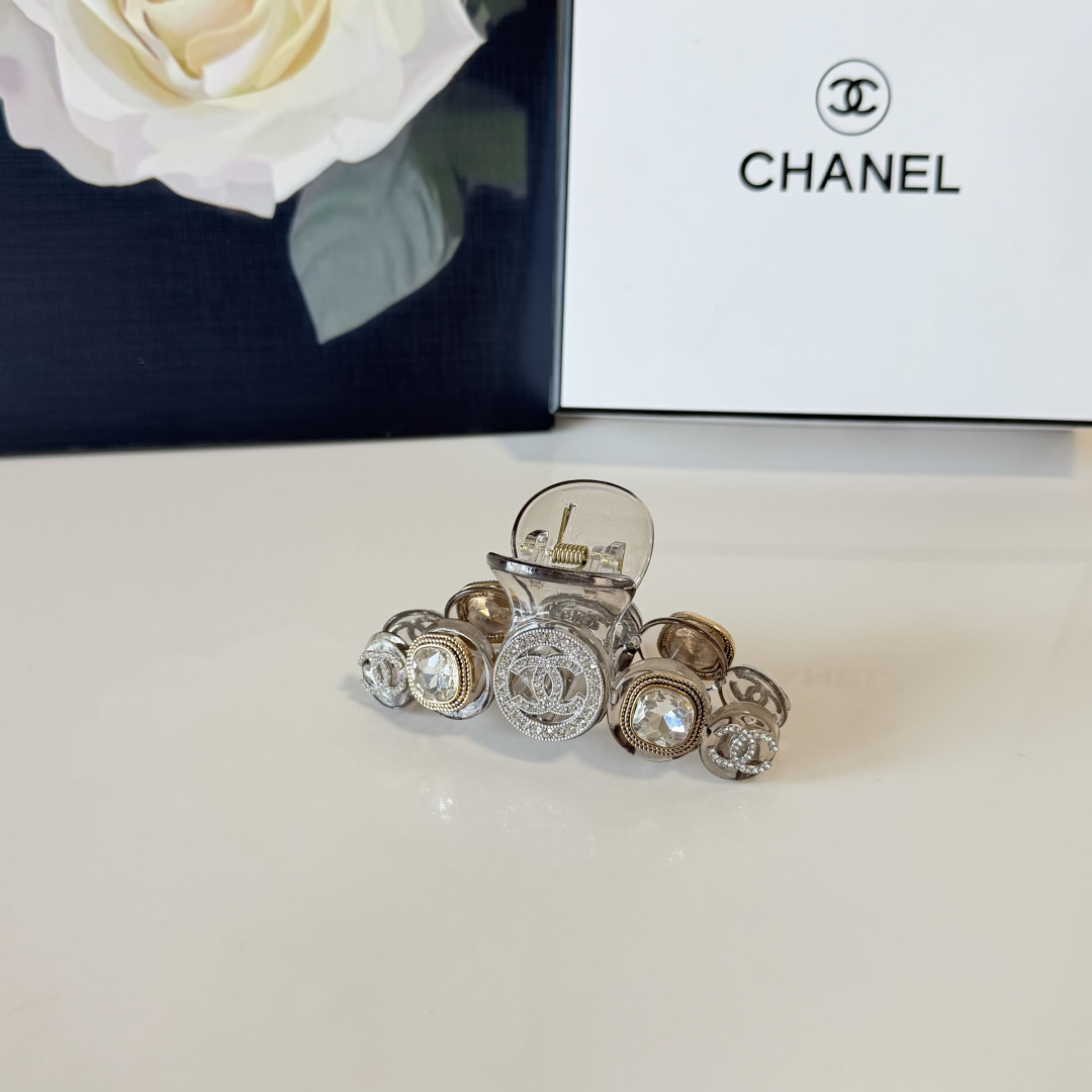 NO:920746,Special (single) with counter packaging Chanel (Chanel) latest vintage vintage hardware clip. Elegant girl is worth buying. Very easy to match. Temperament and taste. Hairpins, hairpins, chanel, chanel, hairpins19860909特（单个）配专柜包装 Chanel（香奈儿）最新款 中古vintage复古五金抓夹 优雅的girl值得入手 非常好搭配 气质有品位发夹,发夹,chanel,chanel,hairpins,accessory