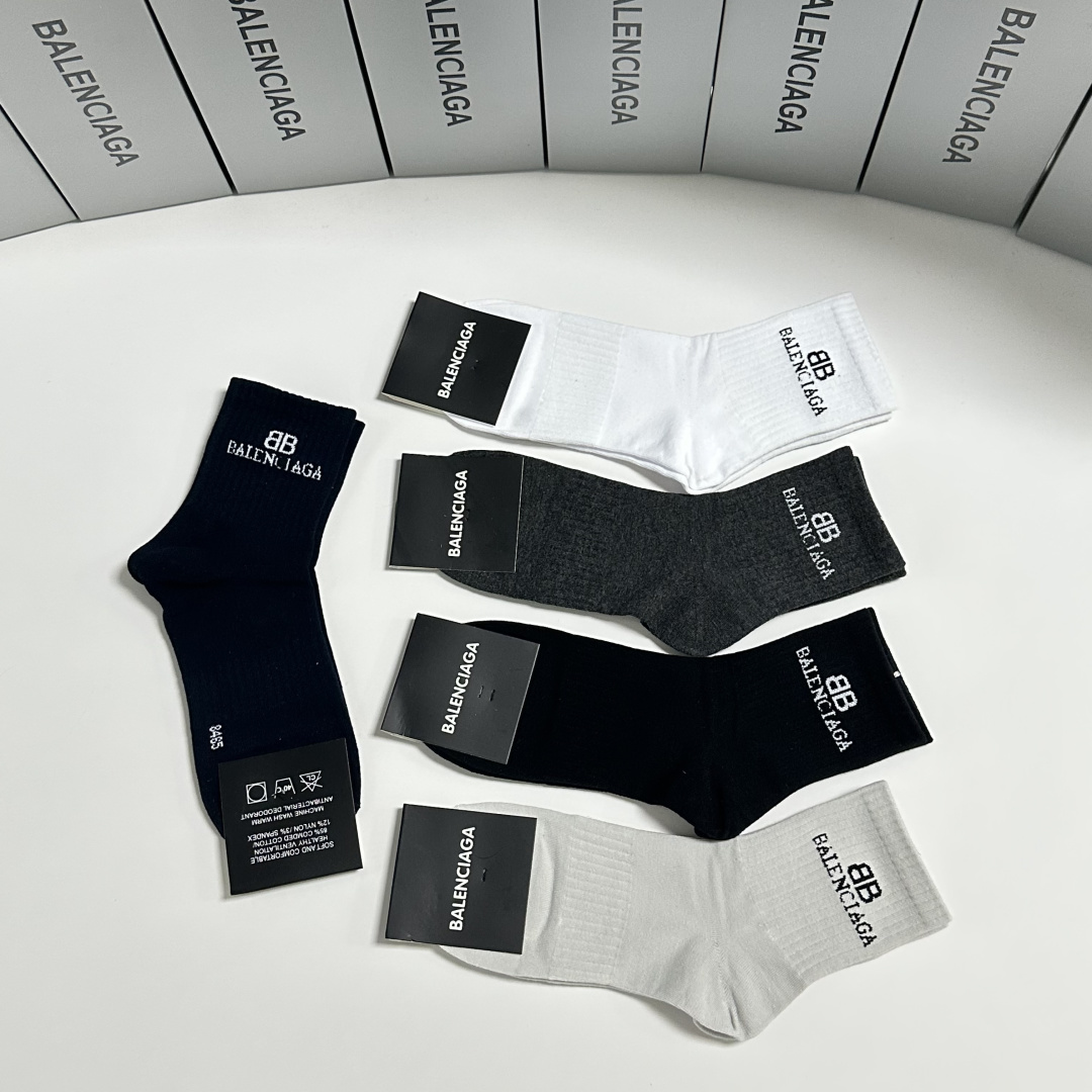 💛配专柜包装 Balenciaga（巴黎世家）新款中长款堆堆袜袜子！一盒五双，专柜同步筒袜袜子，💛大牌出街，潮人必备。超