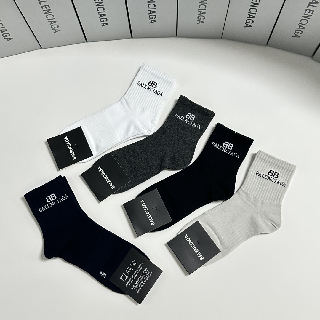 💛配专柜包装 Balenciaga（巴黎世家）新款中长款堆堆袜袜子！一盒五双，专柜同步筒袜袜子，💛大牌出街，潮人必备。超