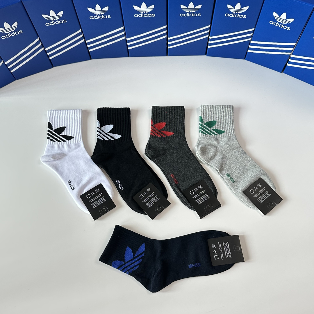 💛配专柜包装 adidas（阿迪达斯）新款三叶草中长款堆堆袜袜子！一盒五双，专柜同步筒袜袜子，大牌出街，潮人必备。超好搭