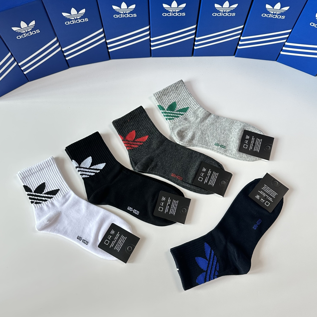 💛配专柜包装 adidas（阿迪达斯）新款三叶草中长款堆堆袜袜子！一盒五双，专柜同步筒袜袜子，大牌出街，潮人必备。超好搭