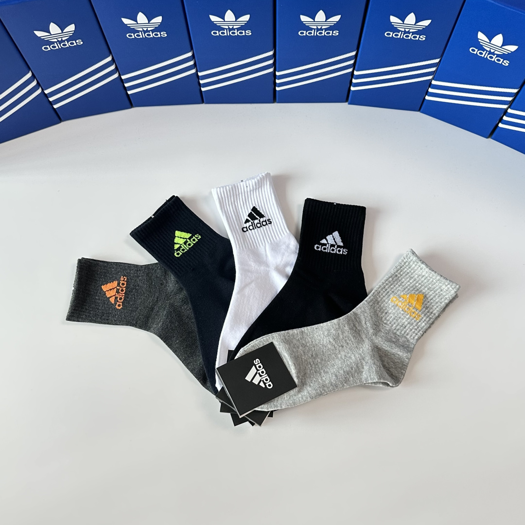 💛配专柜包装 adidas（阿迪达斯）新款三叶草中长款堆堆袜袜子！一盒五双，专柜同步筒袜袜子，大牌出街，潮人必备。超好搭