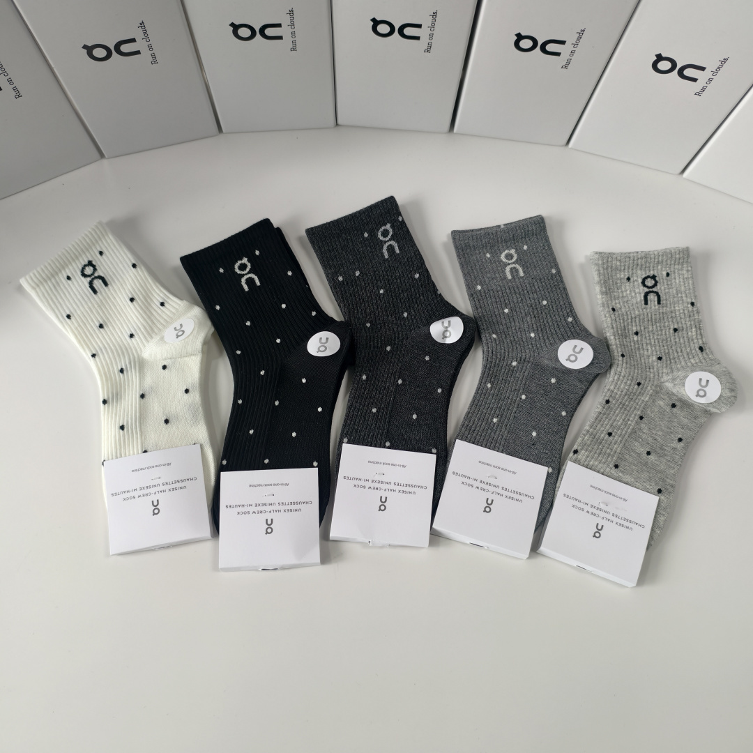💛配包装 On昂跑Cloudtilt 新款中长堆堆袜袜子！一盒五双， 专柜同步筒款袜子，💛大牌出街，潮人必备。超好搭