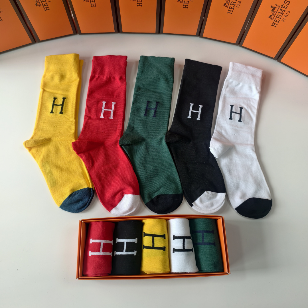 💛配包装 HERMES（爱马仕）新款中长款堆堆袜袜子！一盒五双， 专柜同步筒款袜子，💛大牌出街，潮人必备。超好搭