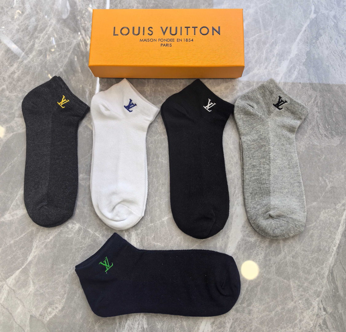 💛配包装 Lv（路易威登）新款刺绣中短款堆堆袜袜子！一盒五双， 专柜同步筒款袜子，💛大牌出街，潮人必备。超好搭