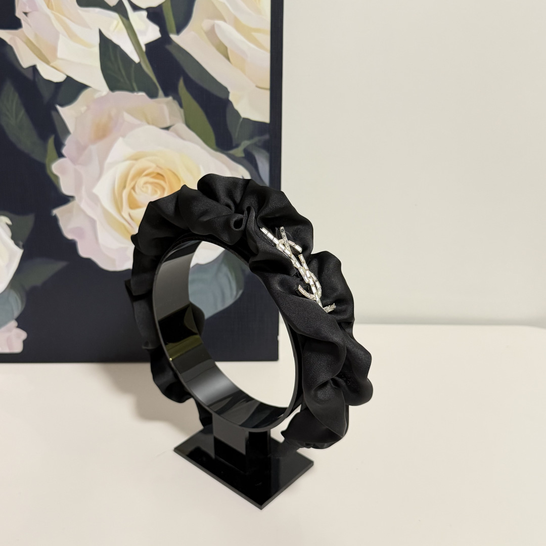 NO:920710,Specially equipped with counter packaging, YSL (Yves Saint Laurent) latest headband, little fairies can buy it now. Special material, no hair, salty or sweet ~ hairpins, hairpins, saint laurent, saint laurent, hairpins19860909特 配专柜包装 YSL（圣罗兰）最新发箍 小仙女快入手 特殊材质 不嘞头 可盐可甜～发夹,发夹,saint laurent,saint laurent,hairpins,accessory