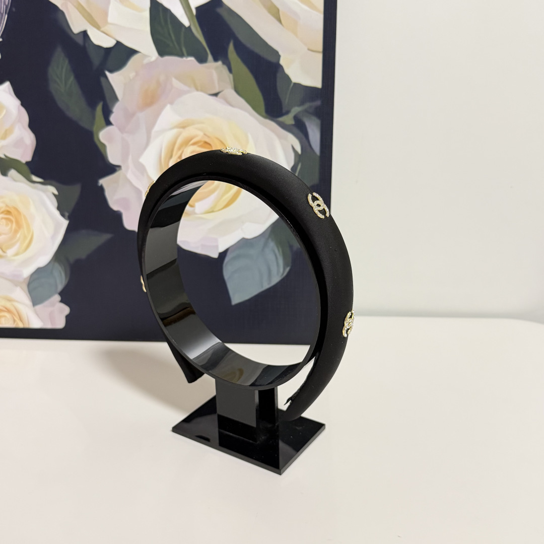 NO:920713,Specially equipped with counter packaging, Chanel's latest hairbands. Little fairies can get it now. Special materials. No hair. Can be salty or sweet ~ hairpins, hairpins, chanel, chanel, hairpins19860909特 配专柜包装 Chanel（香奈儿）最新发箍 小仙女快入手 特殊材质 不嘞头 可盐可甜～发夹,发夹,chanel,chanel,hairpins,accessory