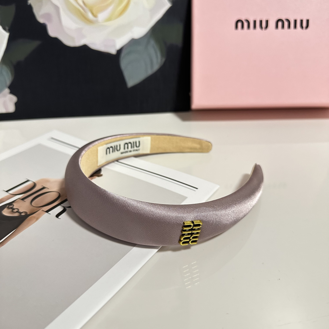 NO:920693,Specially equipped with counter packaging, MiuMiu's latest hairbands. Little fairies can get it now. Special material. No hair. Can be salty or sweet ~ hairpins, hairpins, miumiu, hairpins19860909特 配专柜包装 MiuMiu（缪缪）最新发箍 小仙女快入手 特殊材质 不嘞头 可盐可甜～发夹,发夹,miumiu,hairpins,accessory