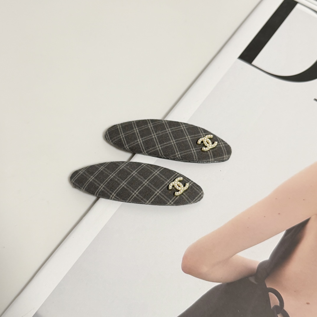 NO:920696,Special (pair) with full package Chanel (Chanel) best-selling new vintage hairpins this year, super fairy pair, fashionable, casual style, hairpins, hairpins, chanel, chanel, hairpins19860909特（一对）配全套包装 Chanel（香奈儿）今年最好卖的新款 Vintage中古复古发夹 超仙的一对 时髦精 随便入的款 发夹,发夹,chanel,chanel,hairpins,accessory