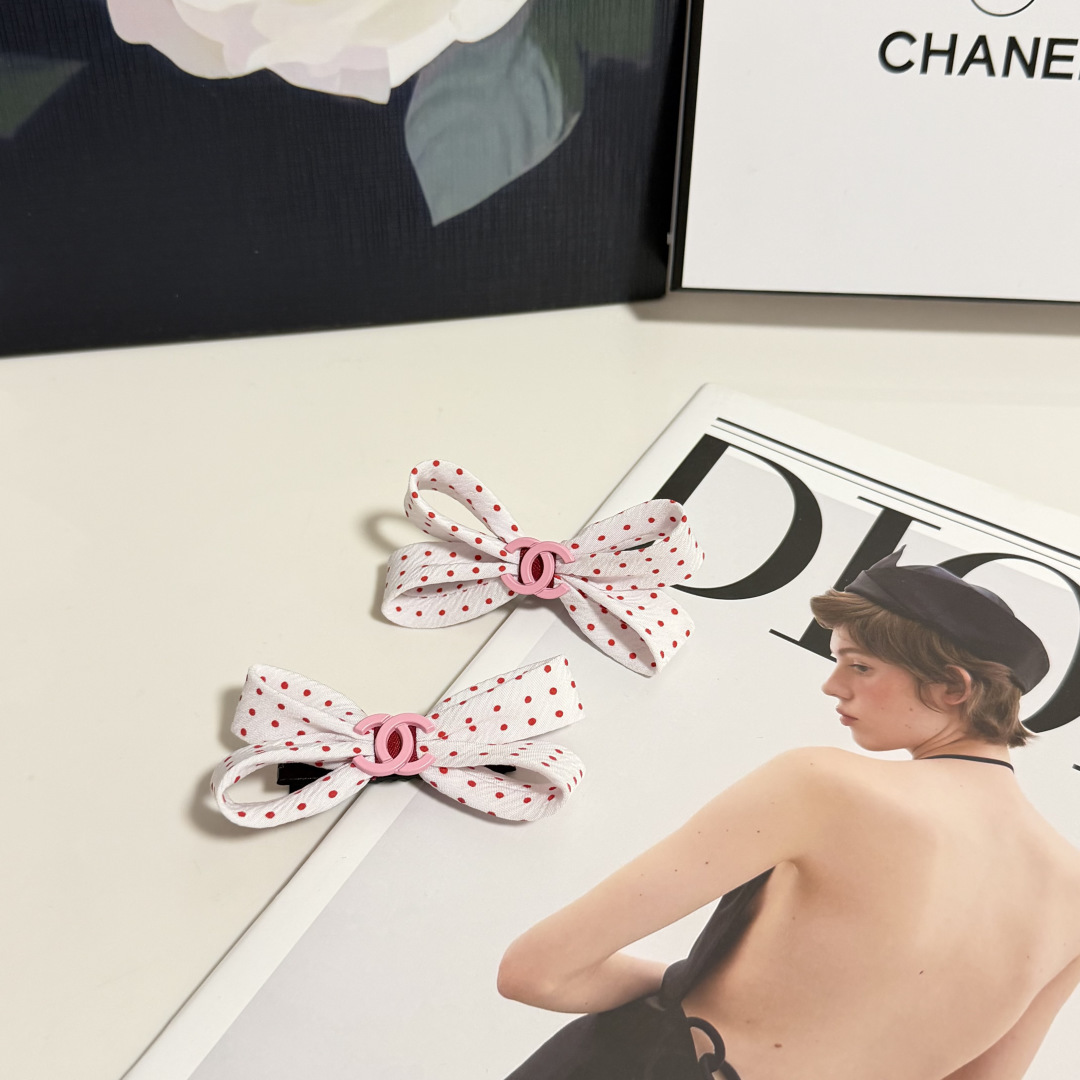 NO:920702,Special (pair) with full package Chanel (Chanel) best-selling new vintage hairpins this year, super fairy pair, fashionable, casual style, hairpins, hairpins, chanel, chanel, hairpins19860909特（一对）配全套包装 Chanel（香奈儿）今年最好卖的新款 Vintage中古复古发夹 超仙的一对 时髦精 随便入的款 发夹,发夹,chanel,chanel,hairpins,accessory