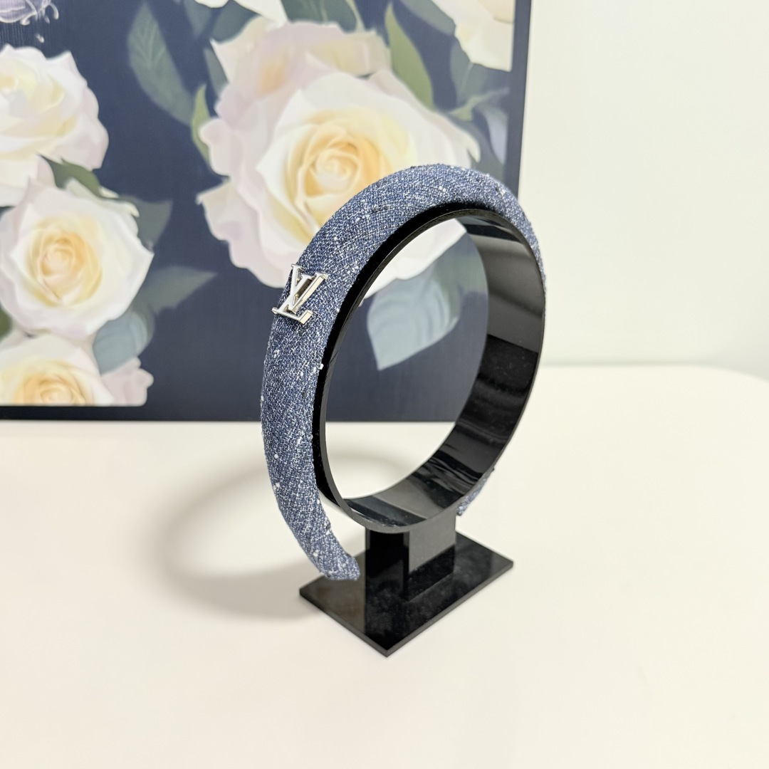 NO:920694,Specially equipped with counter packaging, LV (Louis Vuitton)'s latest hairband, little fairies can get it now. Special material, no hair, salty or sweet ~ hairpins, hairpins, louis vuitton, louis vuitton, hairpins19860909特 配专柜包装 LV（路易威登）最新发箍 小仙女快入手 特殊材质 不嘞头 可盐可甜～发夹,发夹,louis vuitton,louis vuitton,hairpins,accessory