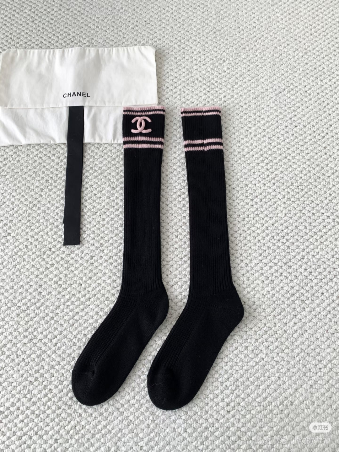 💛配包装 Chanel (香奈儿) 爆款出货 官网新款双针羊绒长袜堆堆袜袜子🧦!一盒一双,专柜同步筒袜袜子,💛大牌出街, 💛配包装 Chanel (香奈儿) 爆款出货 官网新款双针羊绒长袜堆堆袜袜子🧦!一盒一双,专柜同步筒袜袜子,💛大牌出街,