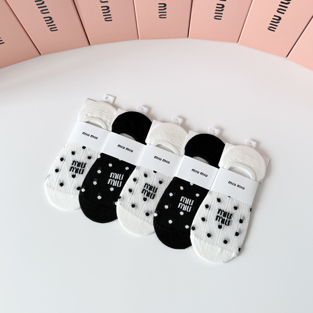 💛配专柜包装 MIUMIU（缪缪）新款船袜隐形袜堆堆袜袜子！一盒五双，专柜同步筒袜袜子，💛大牌出街，潮人必备。超好搭