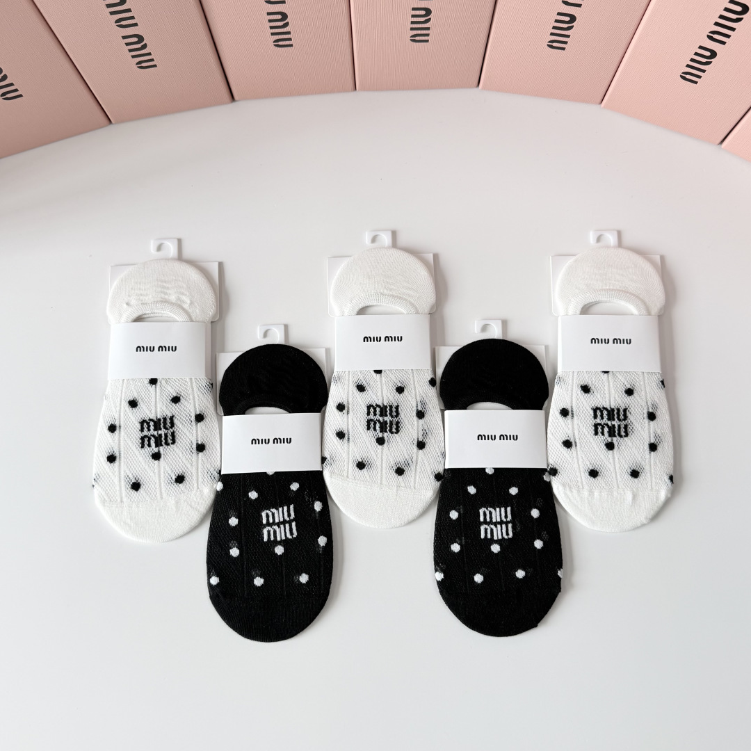 💛配专柜包装 MIUMIU（缪缪）新款船袜隐形袜堆堆袜袜子！一盒五双，专柜同步筒袜袜子，💛大牌出街，潮人必备。超好搭
