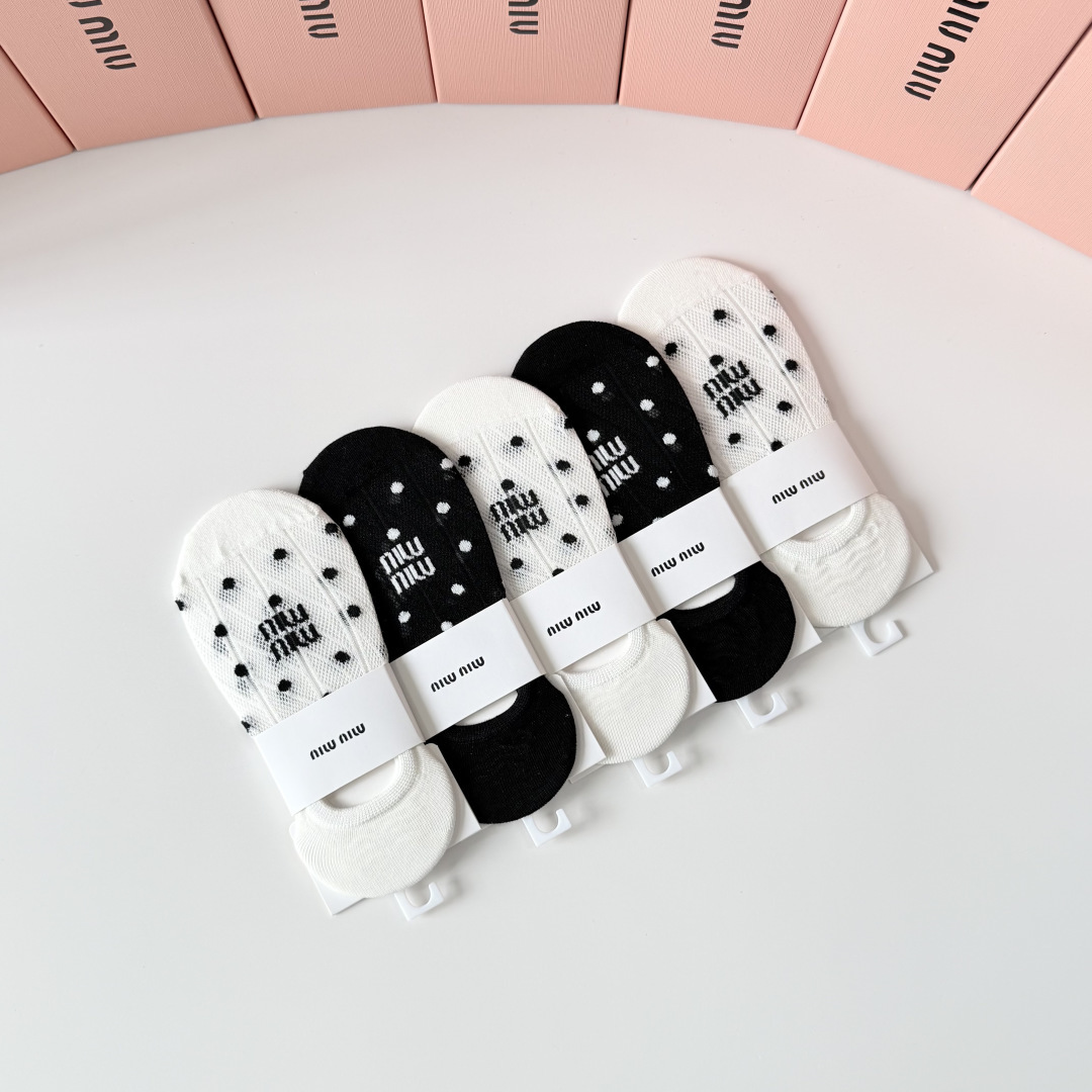 💛配专柜包装 MIUMIU（缪缪）新款船袜隐形袜堆堆袜袜子！一盒五双，专柜同步筒袜袜子，💛大牌出街，潮人必备。超好搭